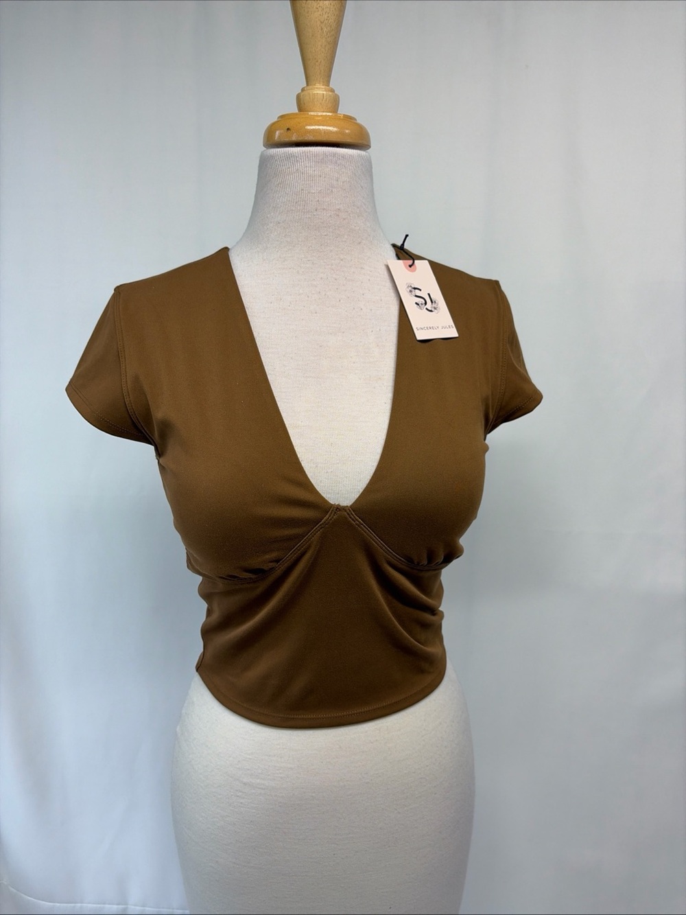 Sincerely Jules Active Women Sz Small Brown Crop Top V-Neck Capped Sleeve - Picture 2 of 11